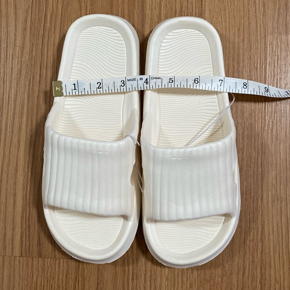 ❤️ Miniso Classic Slide Shoes Unisex Size 37/38 240M NWT - Picture 3 of 8